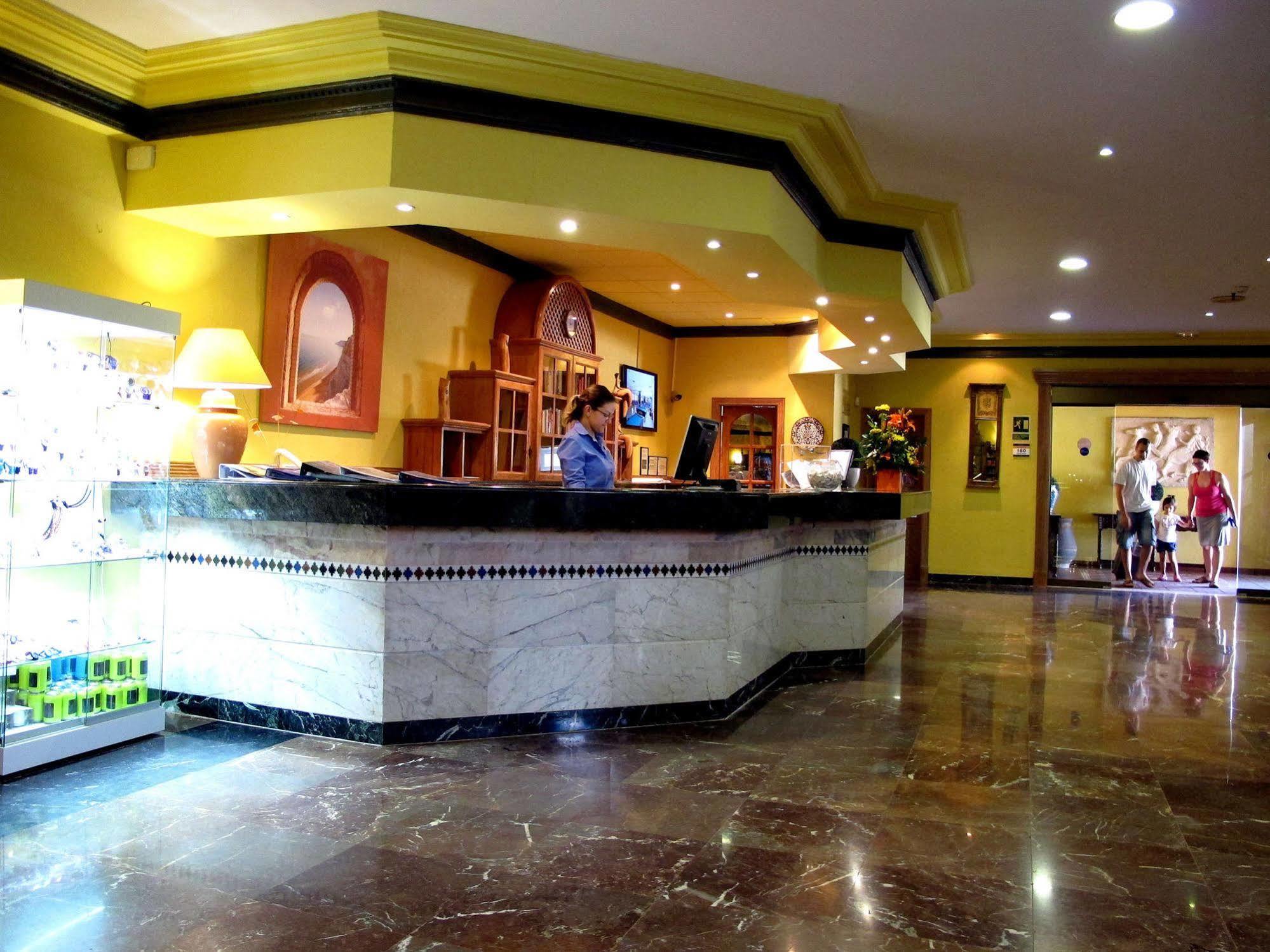 4R Gran Europe Hotel Coma-ruga Bagian luar foto